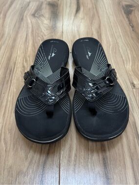 Clarks Womens 11 Cloudstepper Breeze Reyna Black Patent Flip Flop Summer Comfort